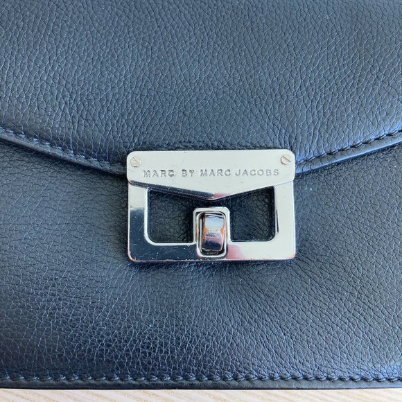 Black Marc Jacobs wallet on a chain bag - Picture 2 of 5